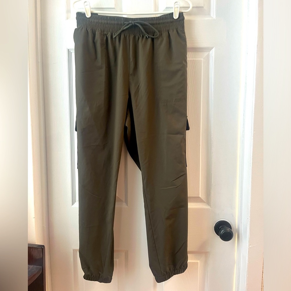 Lightweight Adjustable Mid-Rise Cargo Pant